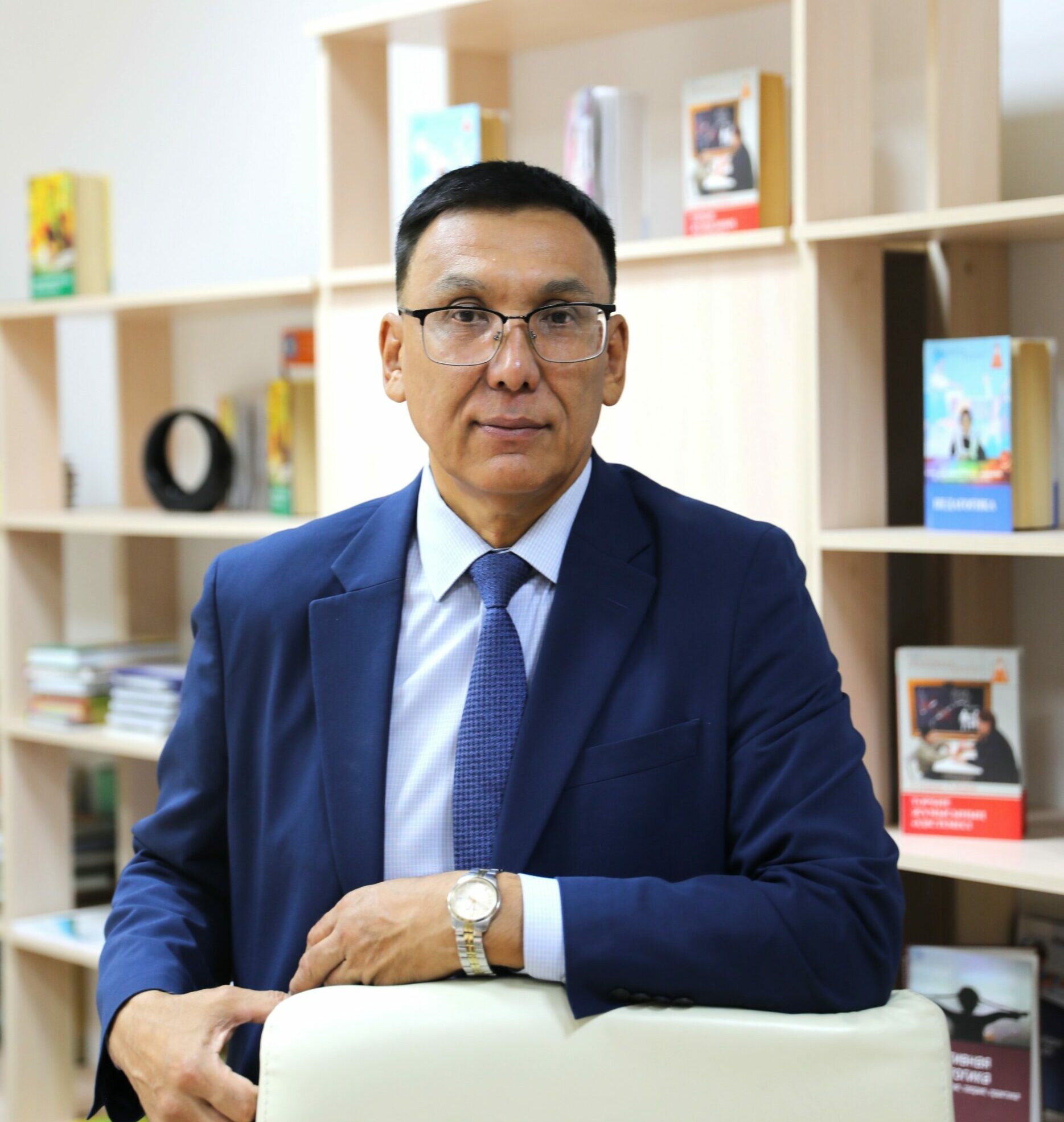 заведующий кафедрой, магистр